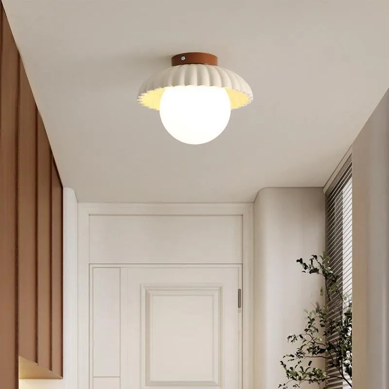 フランスのミニマリストスタイルの家の天井ランプカラフルな金属 - Kitchen Baking Island のレビューと価格