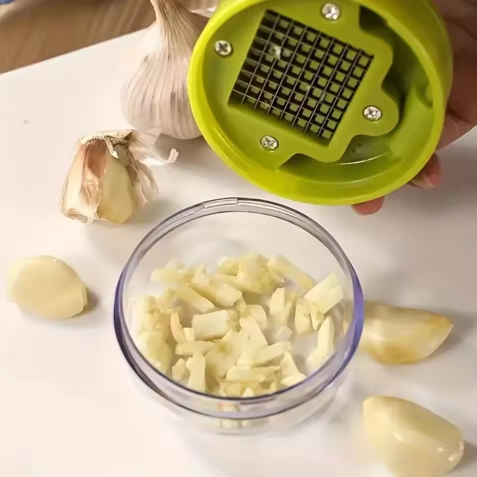 ガーリックプレスチョッパー 手動ガーリックミンサー スライサ - Kitchen Baking Tray Organizer のレビューと価格